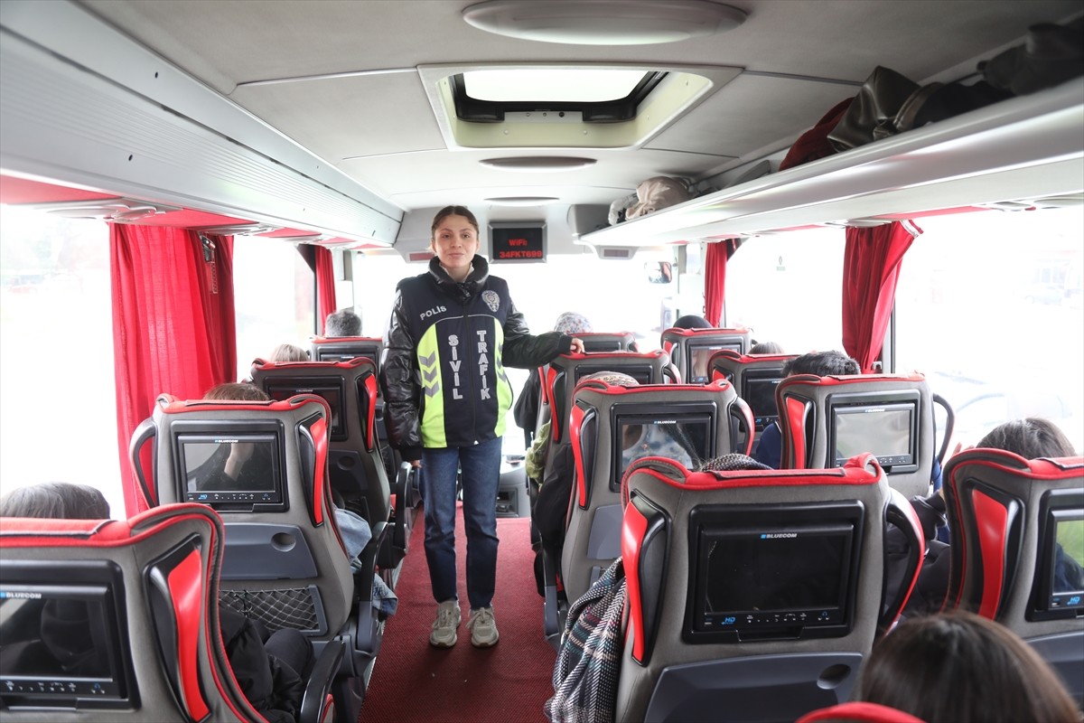 Samsun'da polis ekipleri, 9 günlük Ramazan Bayramı tatili tedbirleri kapsamında trafik uygulaması...