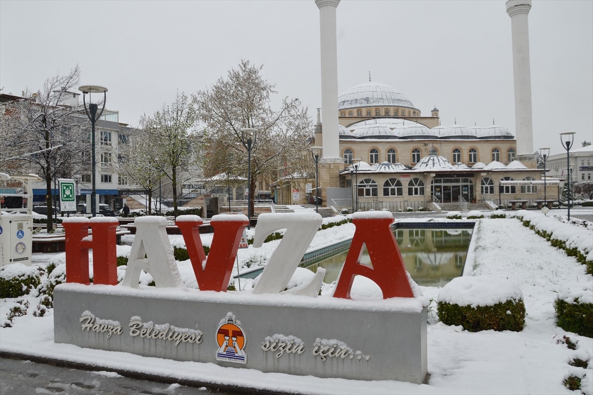 Samsun'un Havza ilçesinde kar yağışı etkili oldu. 
