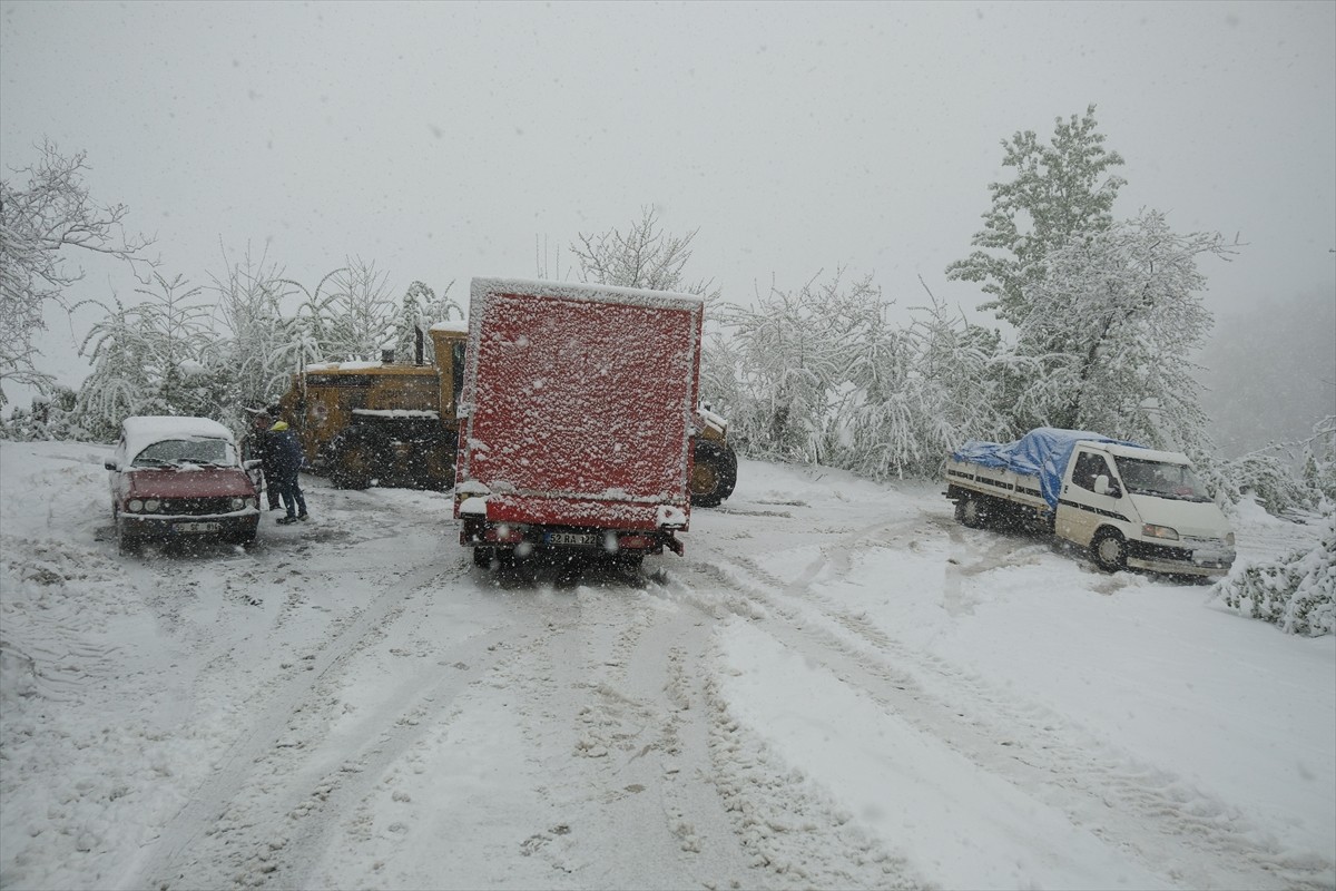 Samsun'un Terme ilçesinde kar yağışı etkili oldu. İlçede sabah başlayan ve aralıklarla devam eden...