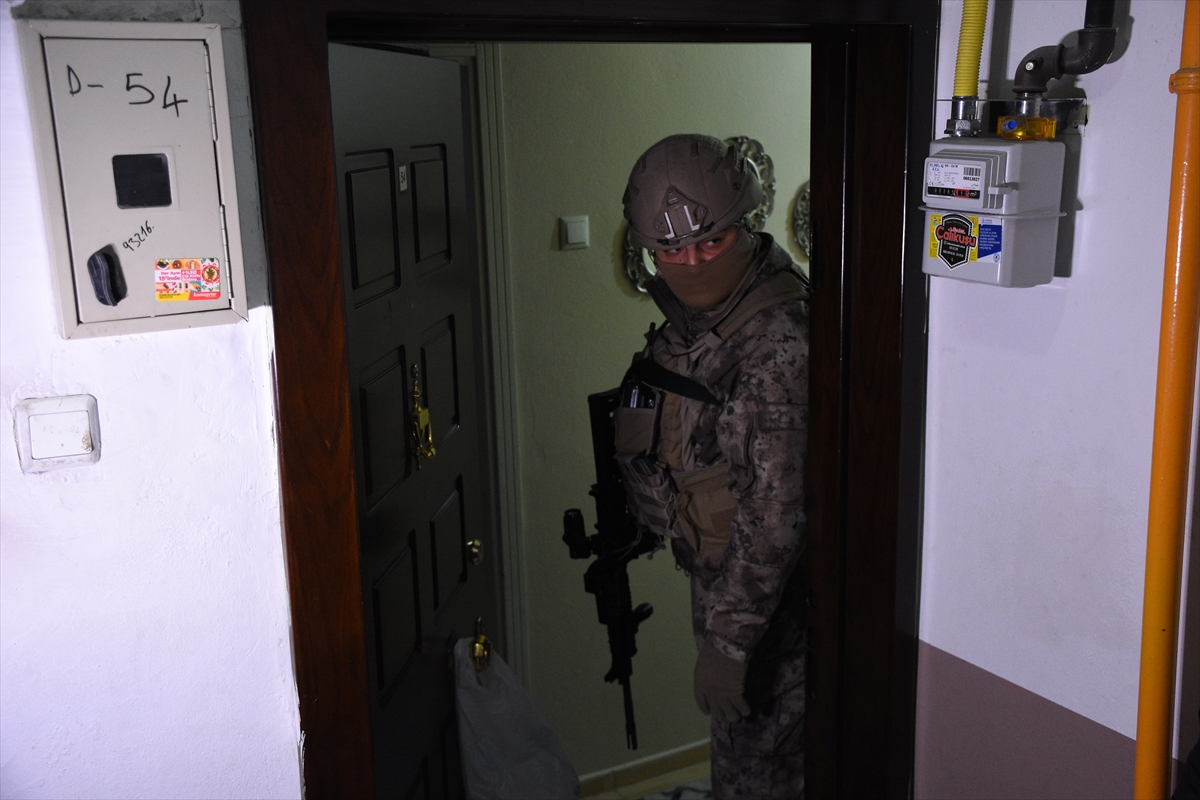 Samsun merkezli 15 ilde, ağır hasarlı araçları satın alarak çalıntı, hacizli, yakalama kararı...