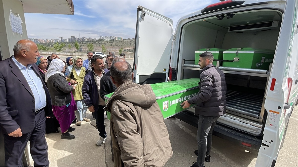 Şanlıurfa'da sahipsiz köpeklerin saldırısından kaçarken otomobilin çarptığı üniversite öğrencisi...