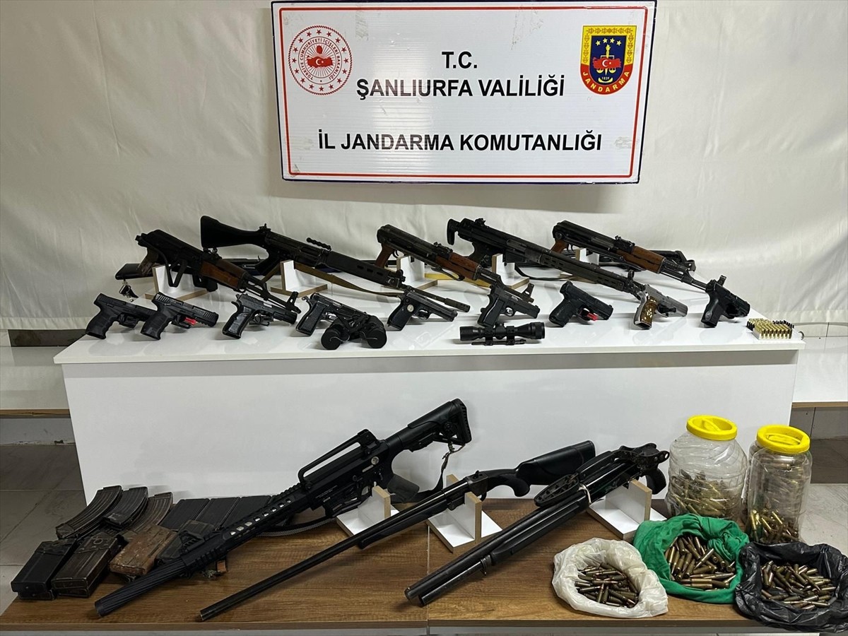 Şanlıurfa'da silah kaçakçılığı operasyonunda 22 şüpheli gözaltına alındı. Operasyonda 10 uzun...