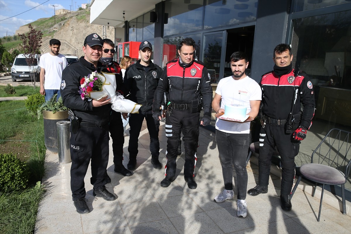 Siirt'te bir işletmede kavga çıktığı yönünde yapılan ihbar üzerine adrese sevk edilen polis ekibi...