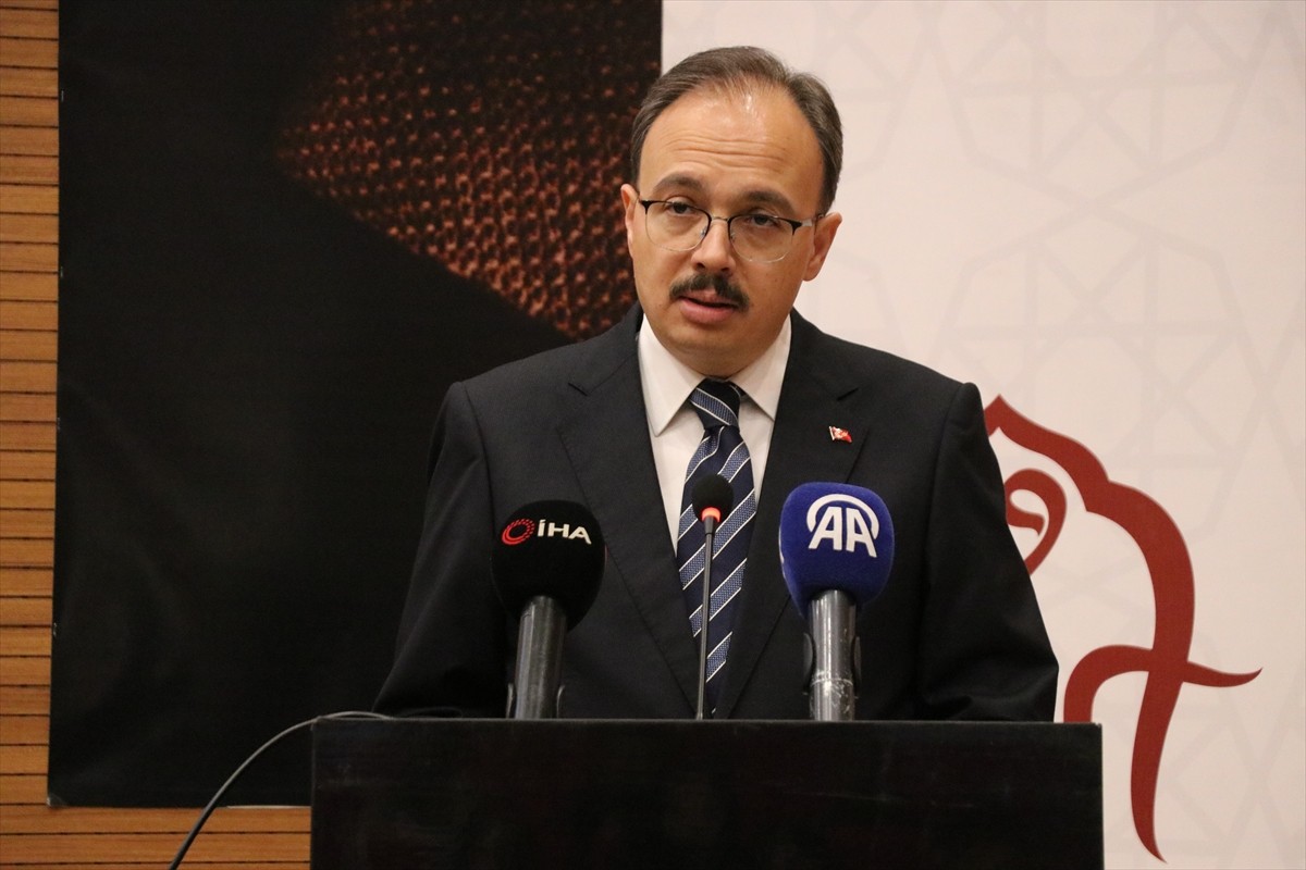 Siirt'te, Turizm Haftası dolayısıyla Tarım ve Orman İl Müdürlüğü Konferans Salonu'nda "Siirt'in...