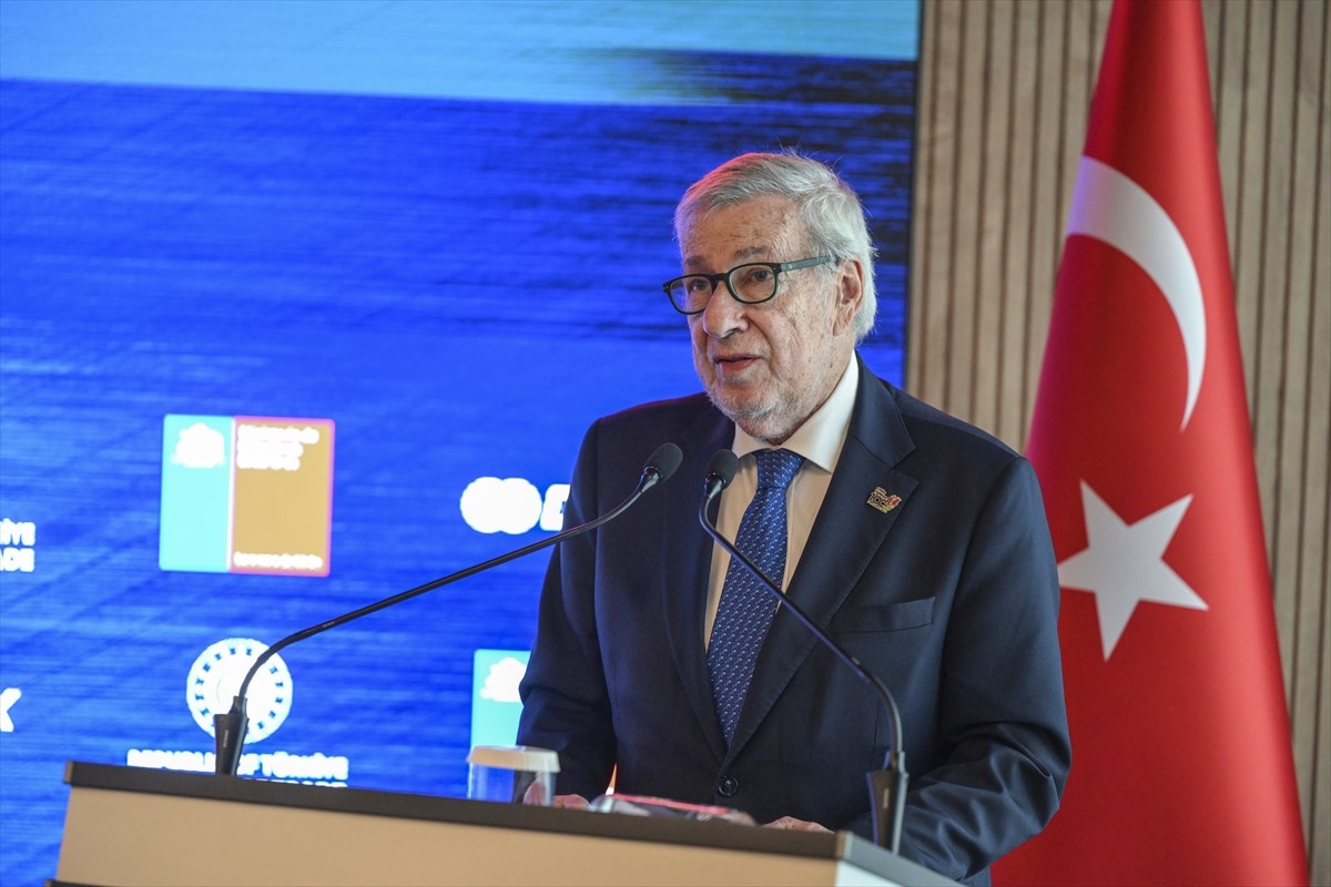 Şili Dışişleri Bakanı Alberto van Klaveren, DEİK merkezinde düzenlenen Türkiye-Şili İş Forumu'na...