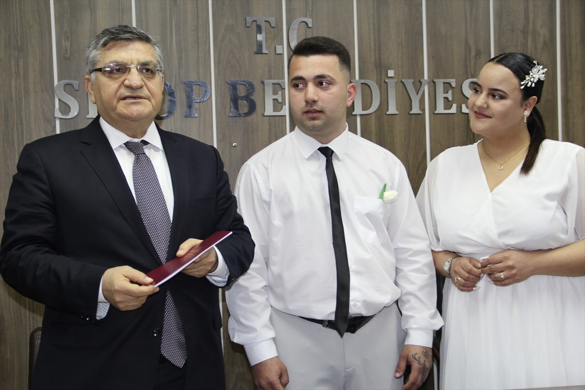 Sinop'ta, Aile ve Sosyal Hizmetler Bakanlığınca hayata geçirilen "Evlenecek Gençlerin...