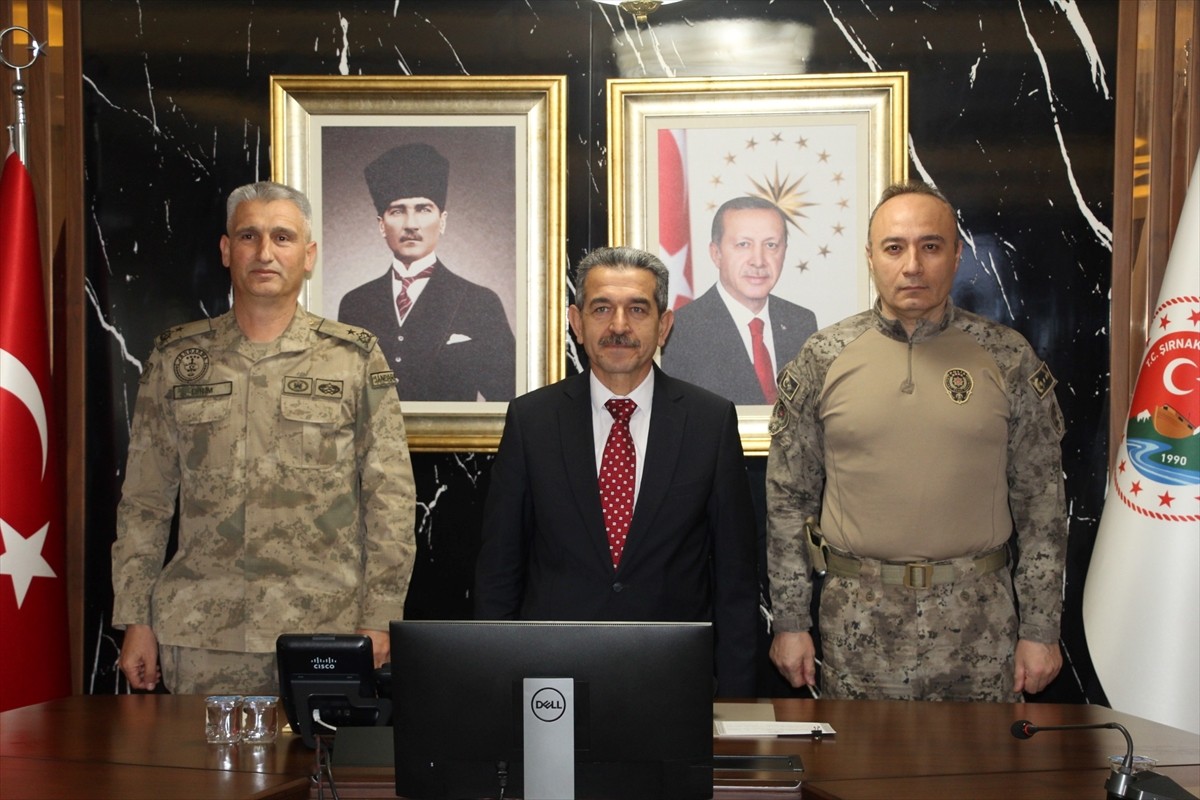 Şırnak Valisi Birol Ekici başkanlığında kentte "Asayiş ve Güvenlik Toplantısı" yapıldı. Valilik...