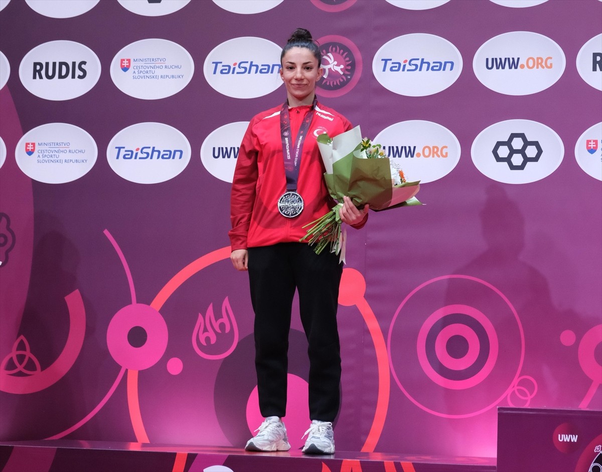 Slovakya'da düzenlenen 2025 Avrupa Güreş Şampiyonası'nda milli sporcu Evin Demirhan Yavuz...