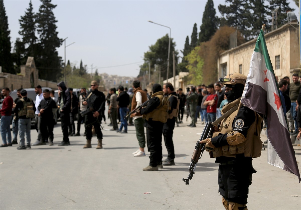 Suriye'de SDG adını kullanan terör örgütü PKK/YPG, Şam yönetimiyle imzaladığı anlaşma gereği Halep...