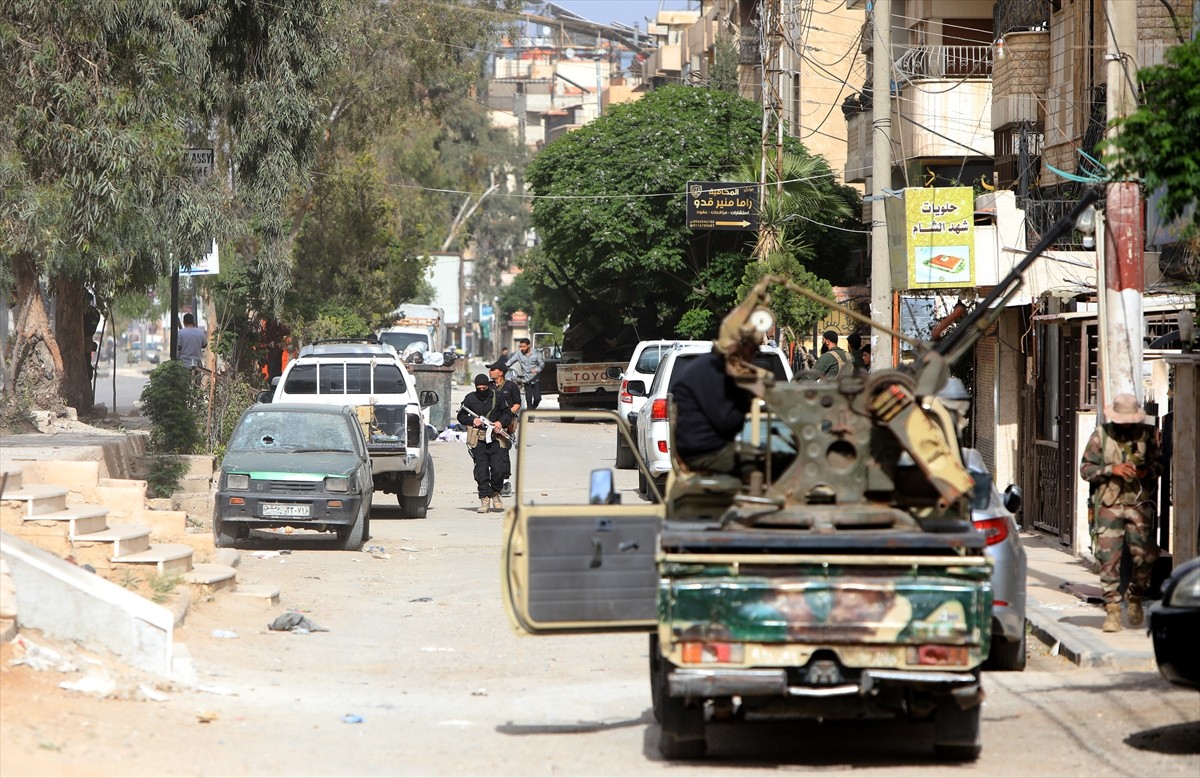 Suriye'nin başkenti Şam'ın güneyinde yer alan Ceramane Mahallesi'ndeki silahlı Dürzi grupların...