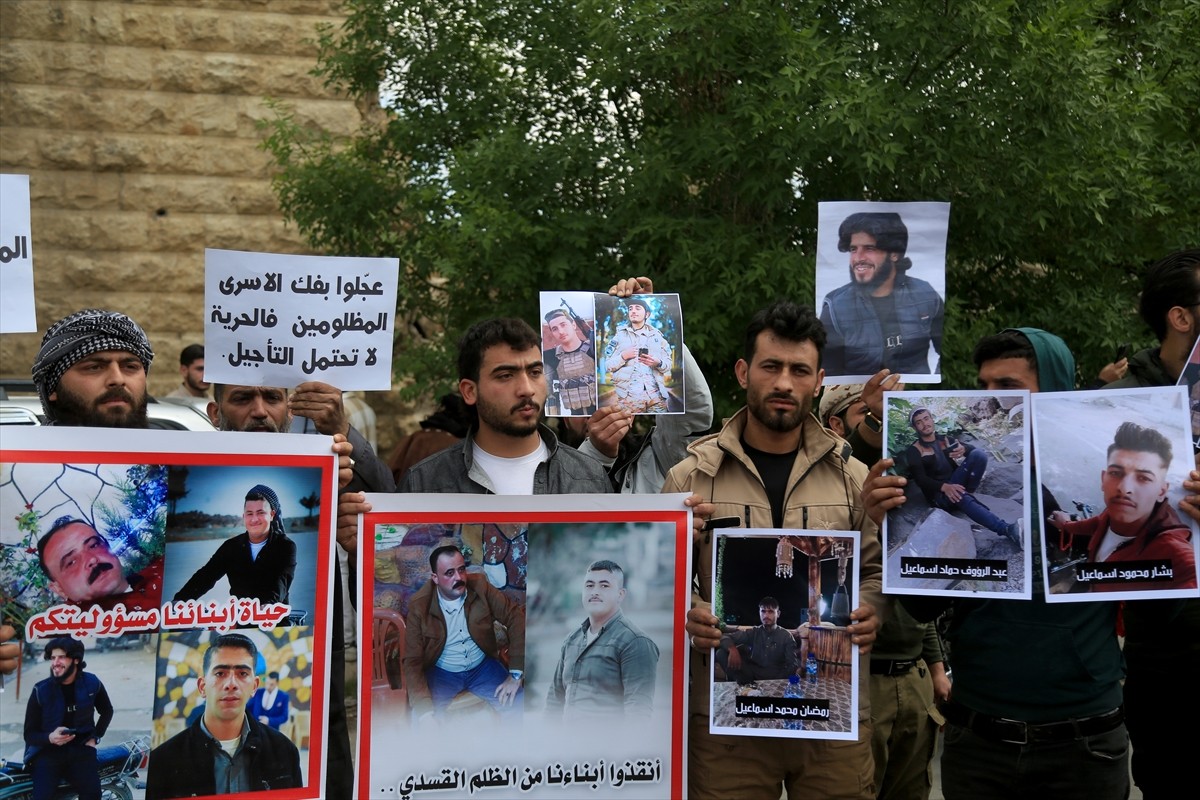 Suriye'nin kuzeyindeki Halep ilinde, terör örgütü PKK/YPG tarafından kaçırılanların yakınları...