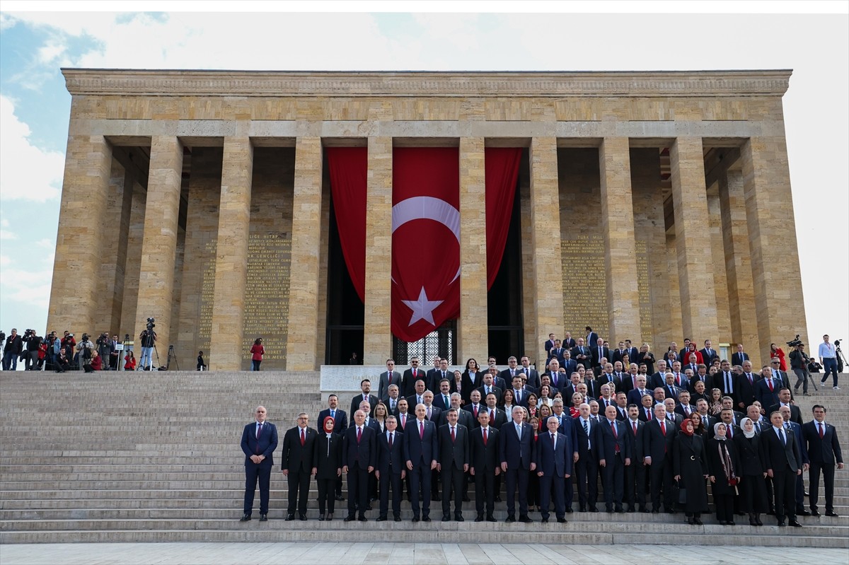 TBMM Başkanı Numan Kurtulmuş başkanlığındaki devlet erkanı, TBMM'nin açılışının 105. yıl dönümü ve...