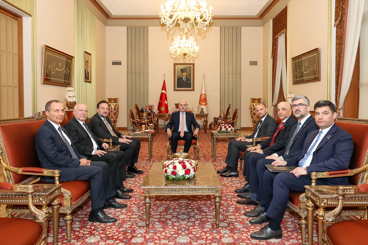 TBMM Başkanı Numan Kurtulmuş (sol 4), Müstakil Sanayici ve İşadamları Derneği (MÜSİAD) Genel...