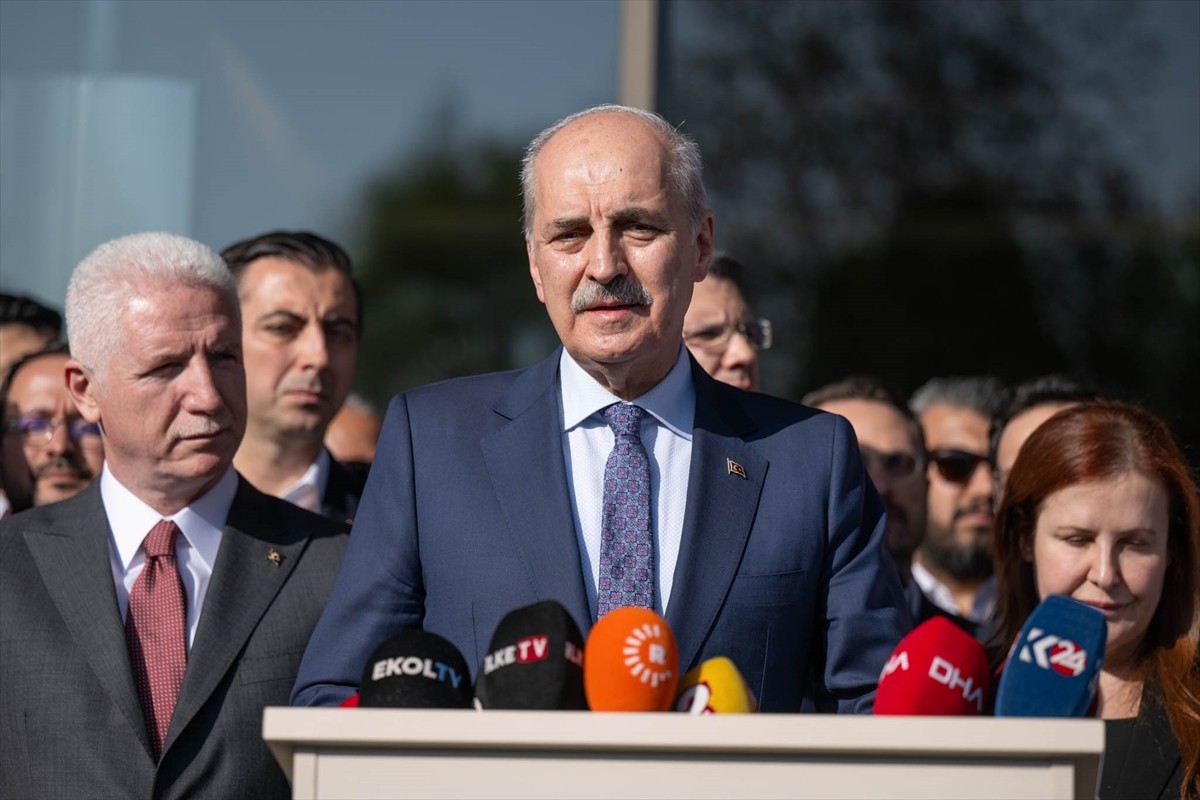 TBMM Başkanı Numan Kurtulmuş, TBMM Başkanvekili ve DEM Parti İstanbul Milletvekili Sırrı Süreyya...