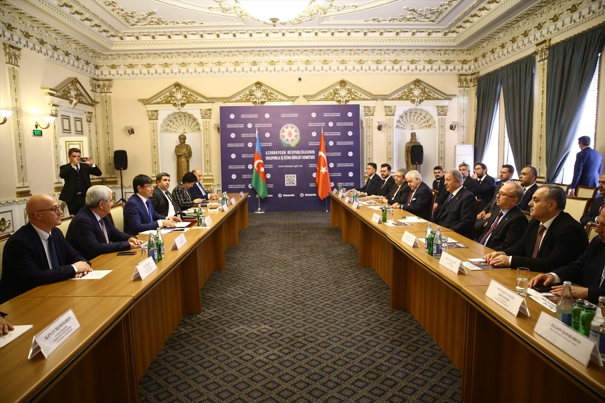 TBMM Milli Savunma Komisyonu Başkanı Hulusi Akar (sağ 3) başkanlığındaki heyet, Bakü'de Azerbaycan...