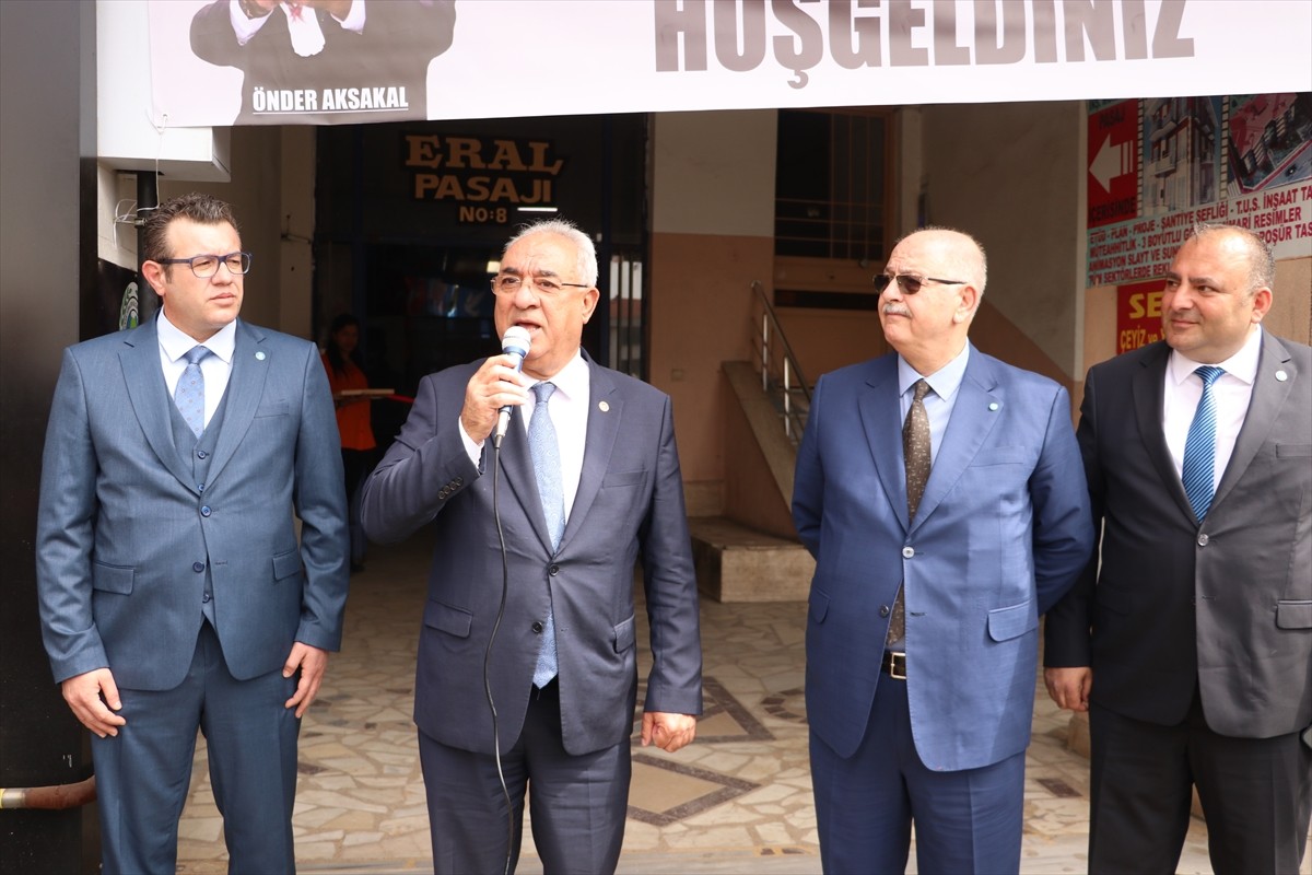 Tekirdağ'da DSP İl Başkanlığının yeni binası törenle açıldı. DSP Genel Başkan Önder Aksakal...