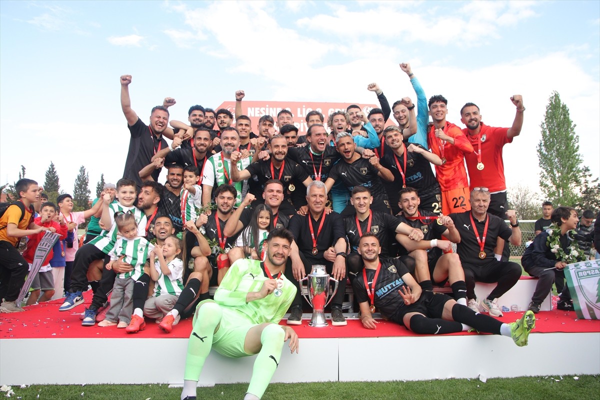  TFF 3. Lig 2. Grup’ta sezonu şampiyon tamamlayan Muğlaspor, sahasında Eti Gübre Mazıdağı...