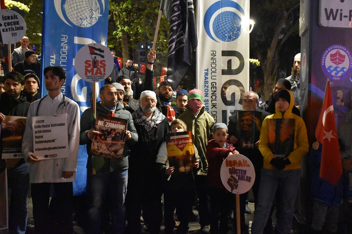 Trabzon'da Anadolu Gençlik Derneği (AGD) Trabzon Şubesince İsrail'in Filistin'e yönelik...