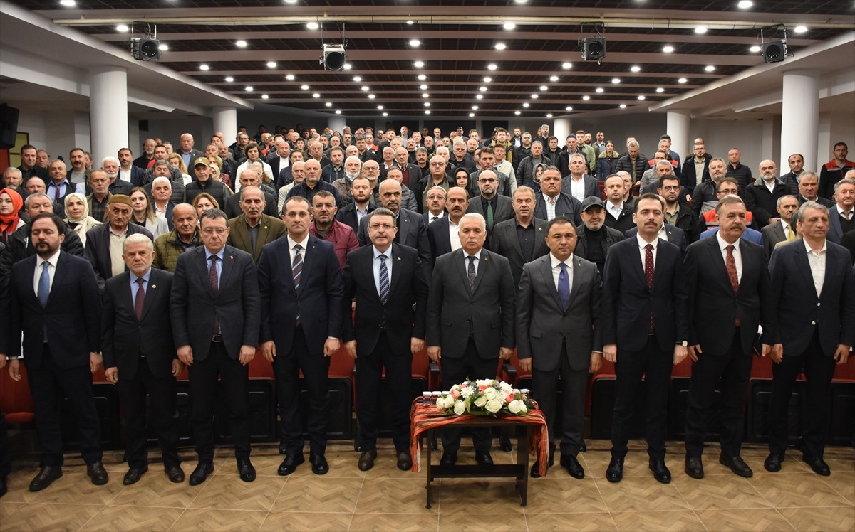 Trabzon'un Akçaabat ilçesindeki Erol Günaydın Sanat Merkezi'nde kahverengi kokarcayla mücadele...