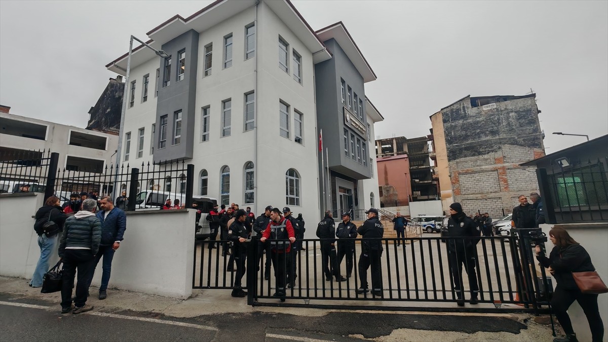 Trabzon Valiliği, Cumhuriyet Halk Partisi (CHP) İl Gençlik Kollarınca düzenlenen imza...