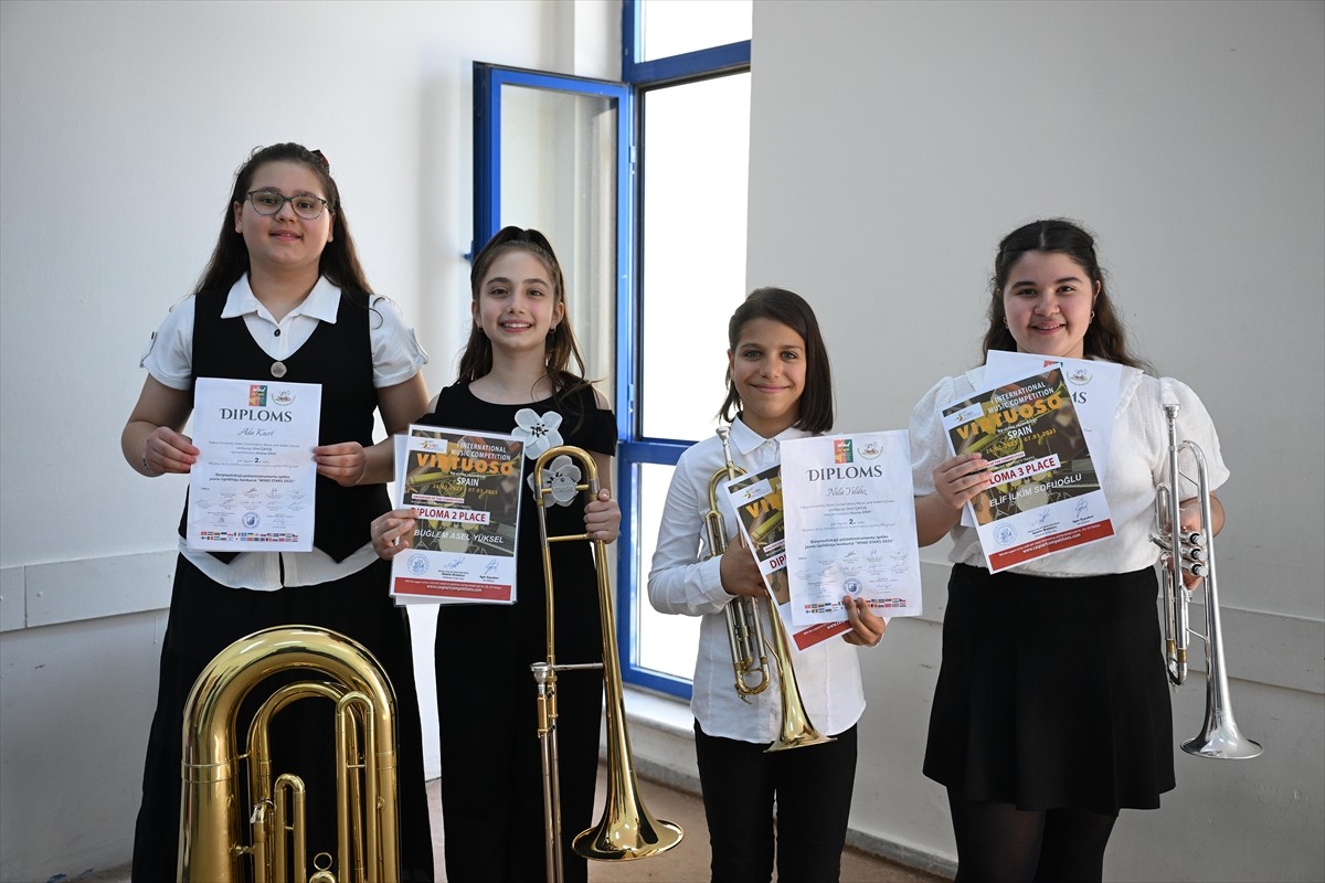 Trakya Üniversitesi (TÜ) Devlet Konservatuvarının 4 öğrencisi, Letonya ve İspanya'da düzenlenen...