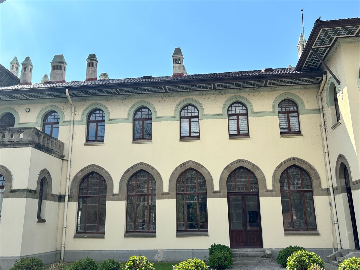 Trakya Üniversitesi (TÜ) Karaağaç Yerleşkesi'nde bulunan tarihi Tren Garı'nın yüksek bölümleri...