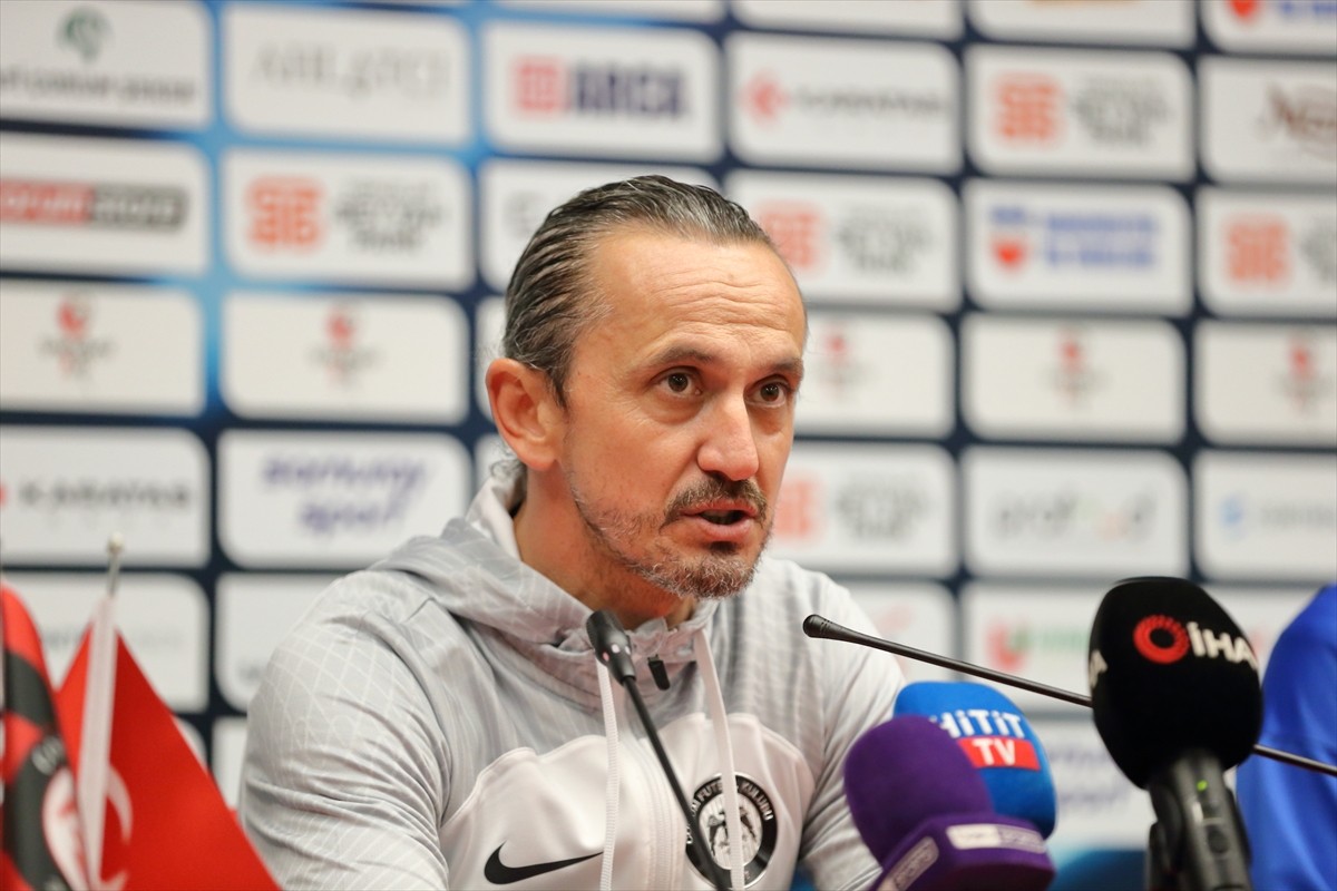 Trendyol 1. Lig'in 32. haftasında Çorum Şehir Stadı'nda karşılaşan Esenler Erokspor ile Ahlatcı...