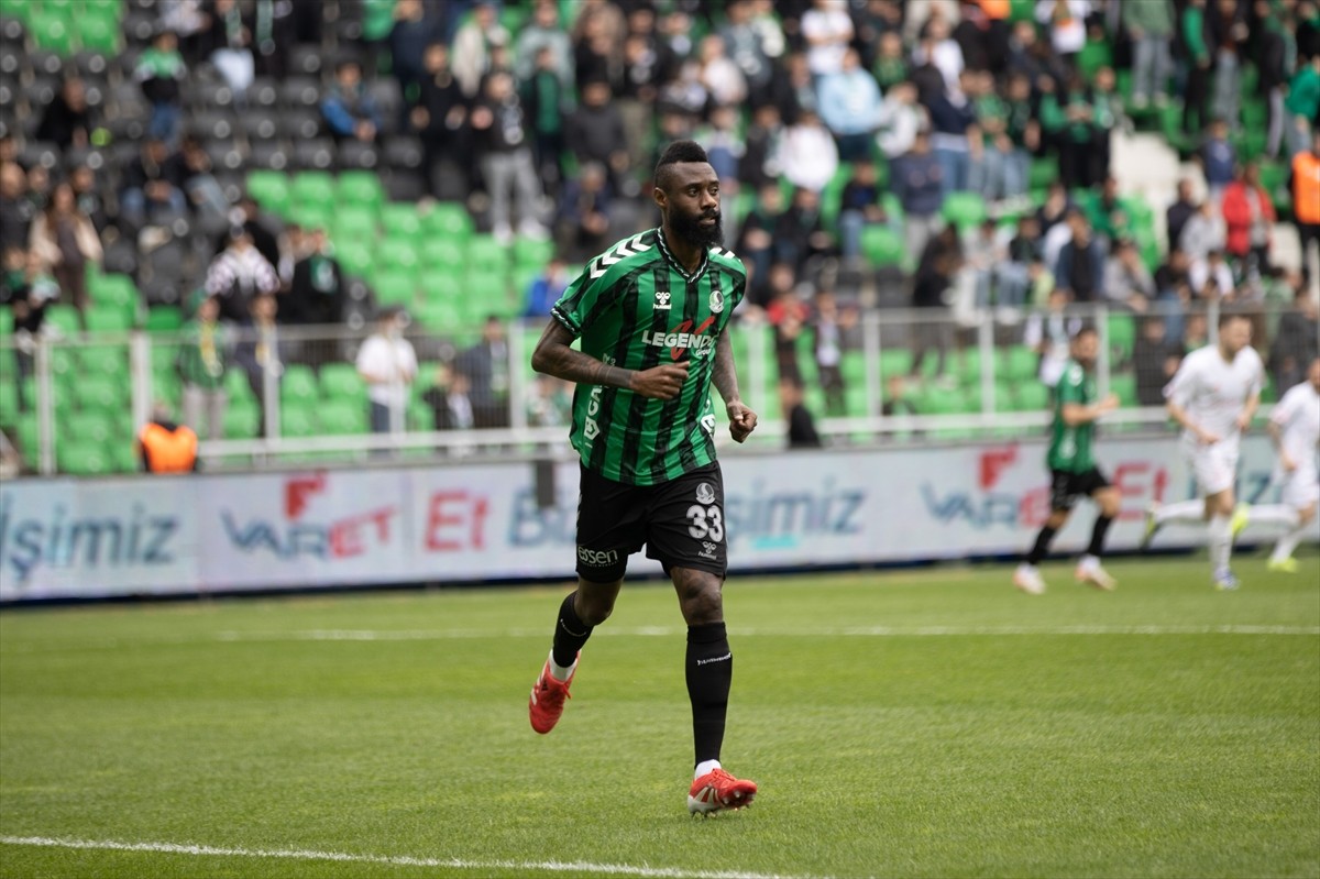 Trendyol 1. Lig'in 34. haftasında Sakaryaspor ile Siltaş Yapı Pendikspor, Yeni Sakarya Atatürk...