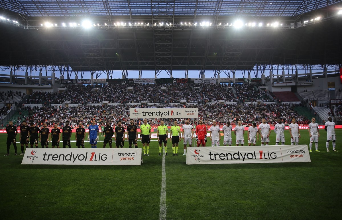 Trendyol 1. Lig'in 35. haftasında Amed Sportif Faaliyetler ile Ahlatcı Çorum FK, Diyarbakır...
