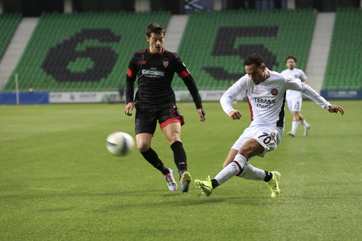 Trendyol 1. Lig'in 35. haftasında Geosis Boluspor ile Solwie Energy Fatih Karagümrük Yeni Sakarya...