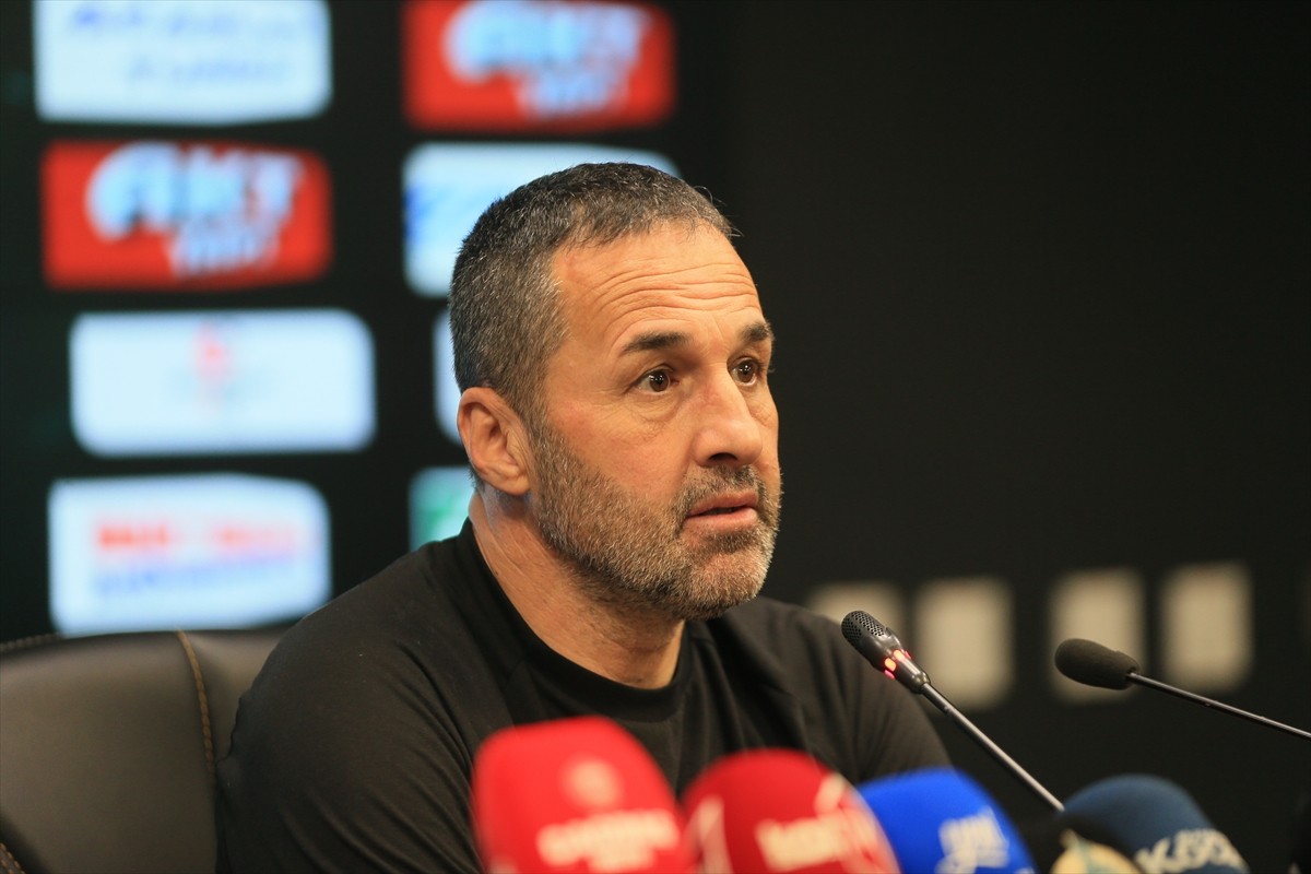 Trendyol 1. Lig'in 36. haftasında Kocaelispor'u 4-3 yenen Geosis Boluspor Teknik Direktörü Yalçın...