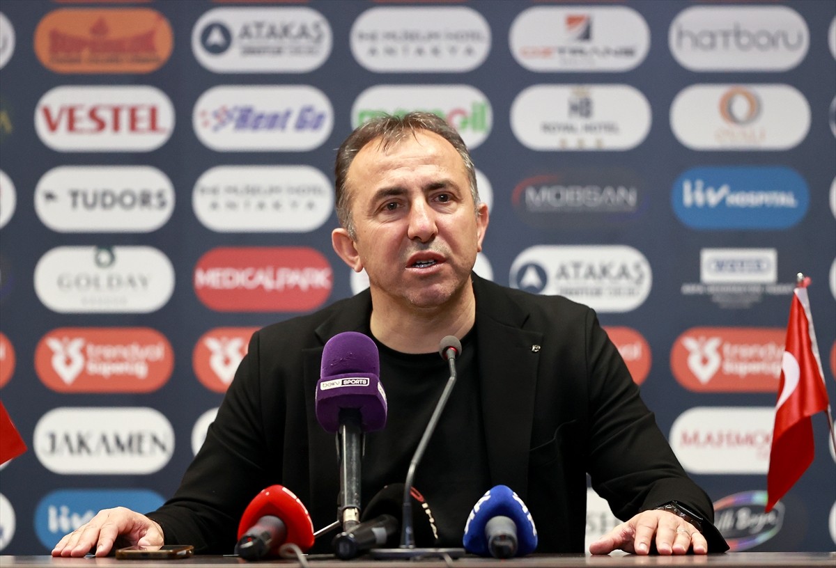 Trendyol Süper Lig'in 32. haftasında Atakaş Hatayspor ile TÜMOSAN Konyaspor, Mersin Stadyumu'nda...