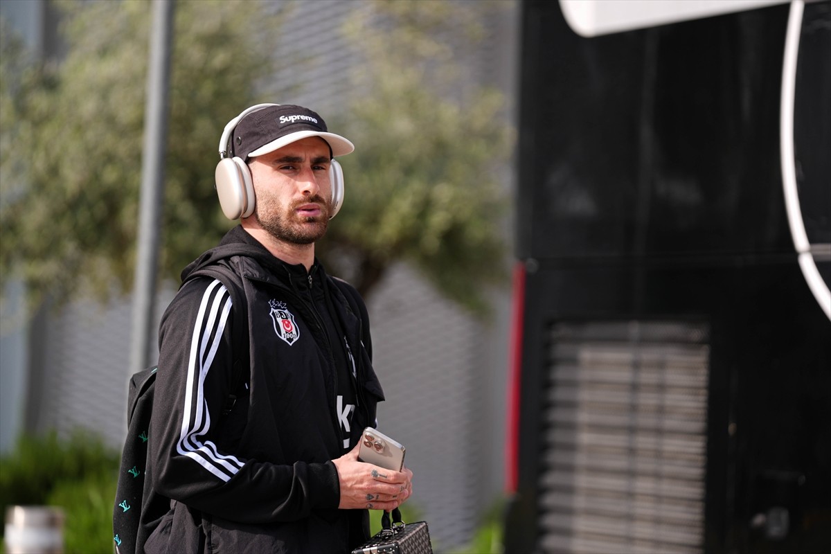 Trendyol Süper Lig'in 32. haftasında Göztepe ile karşılaşacak Beşiktaş, İzmir'e geldi. Kafilede...