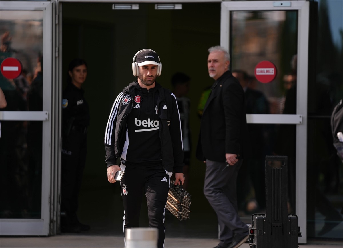 Trendyol Süper Lig'in 32. haftasında Göztepe ile karşılaşacak Beşiktaş, İzmir'e geldi. Kafilede...