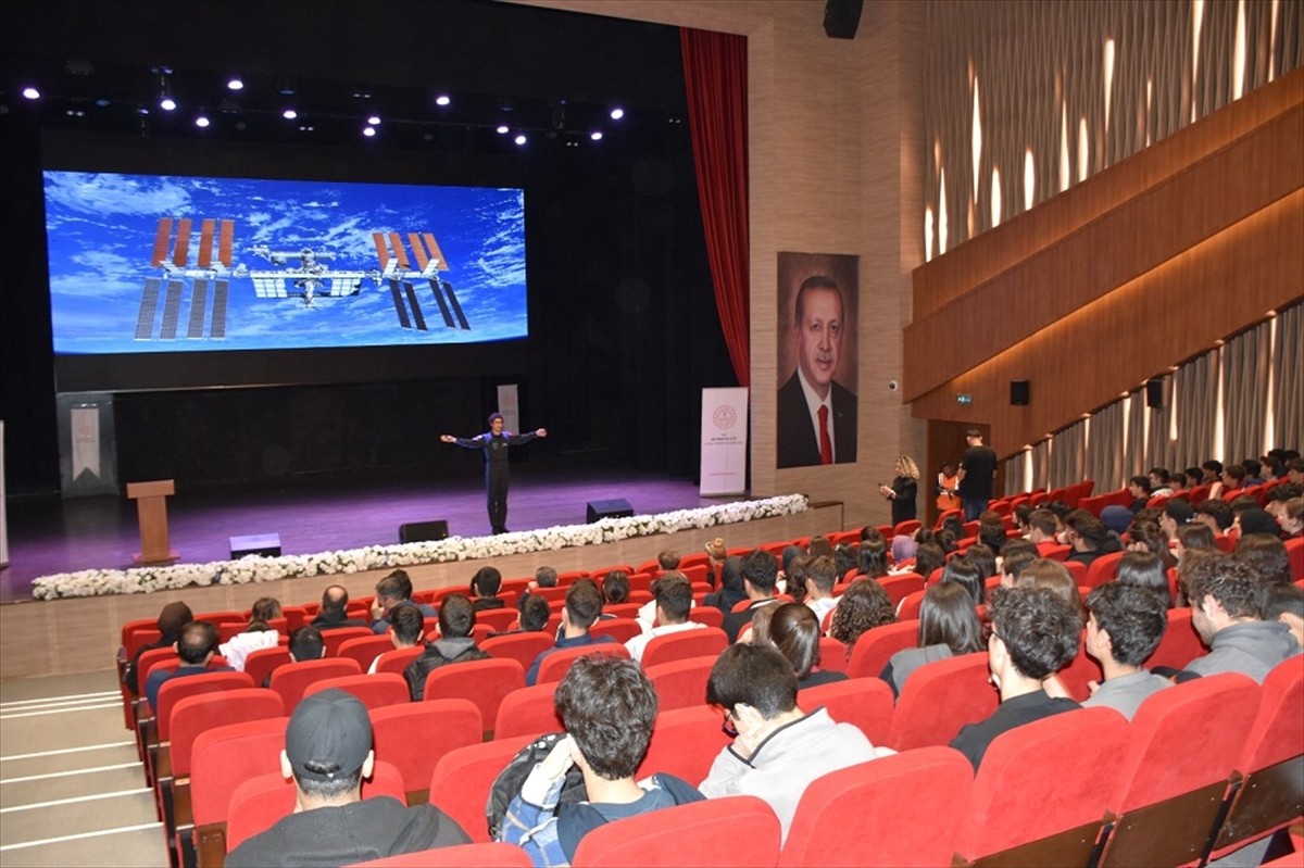 Türk astronot Tuva Cihangir Atasever, Necat Nasıroğlu Külliyesi Leyla Nasıroğlu Bilim Merkezinde...