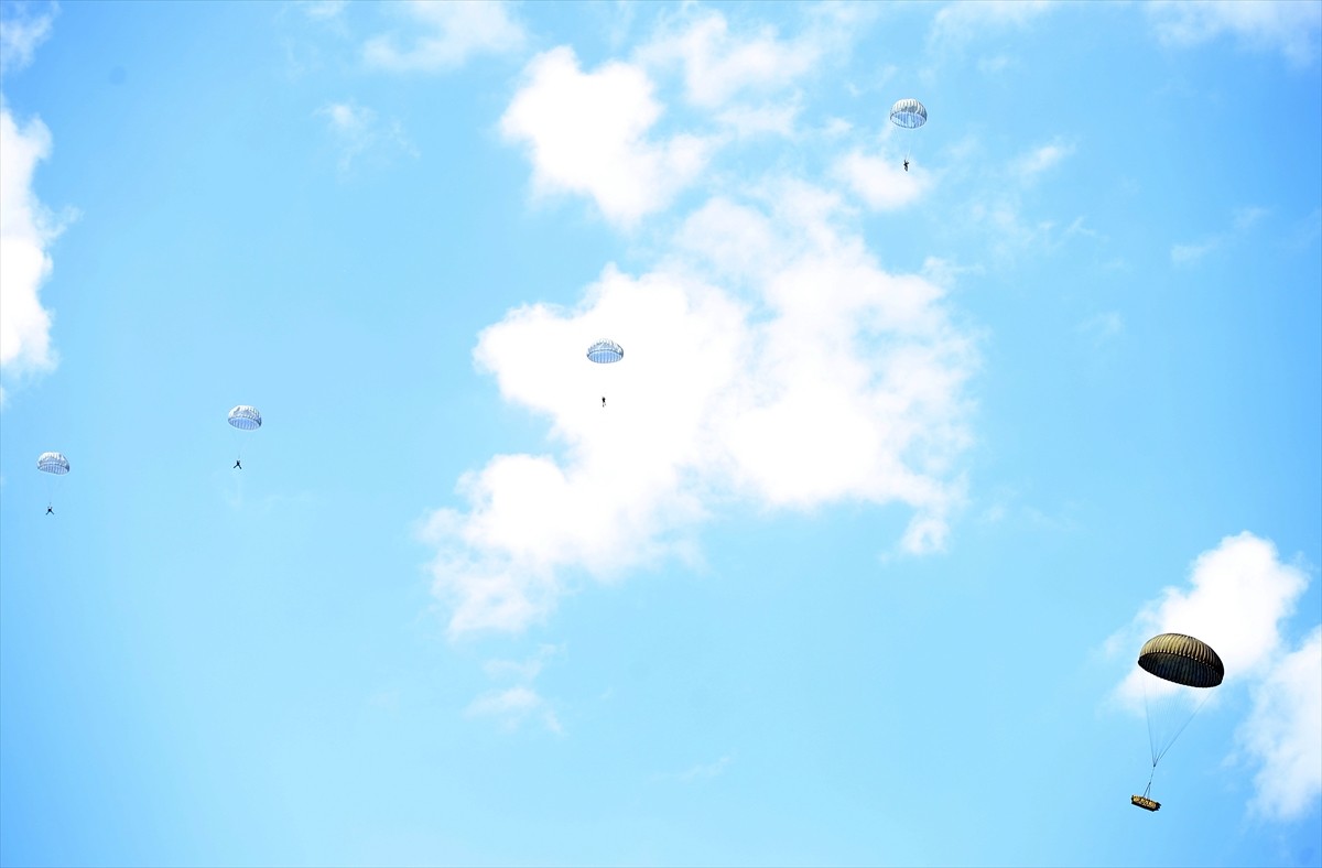 Türk Deniz, Kara ve Hava Kuvvetleri ile Sahil Güvenlik Komutanlığı unsurlarının katıldığı...