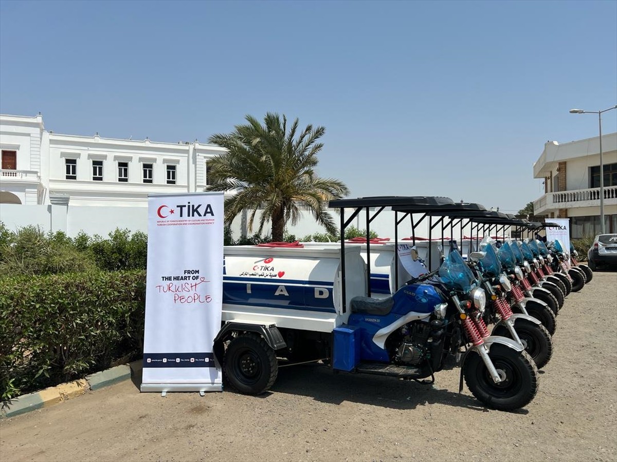 Türk İşbirliği ve Koordinasyon Ajansı Başkanlığı (TİKA), Sudan'da 10 aileye su tankeri...