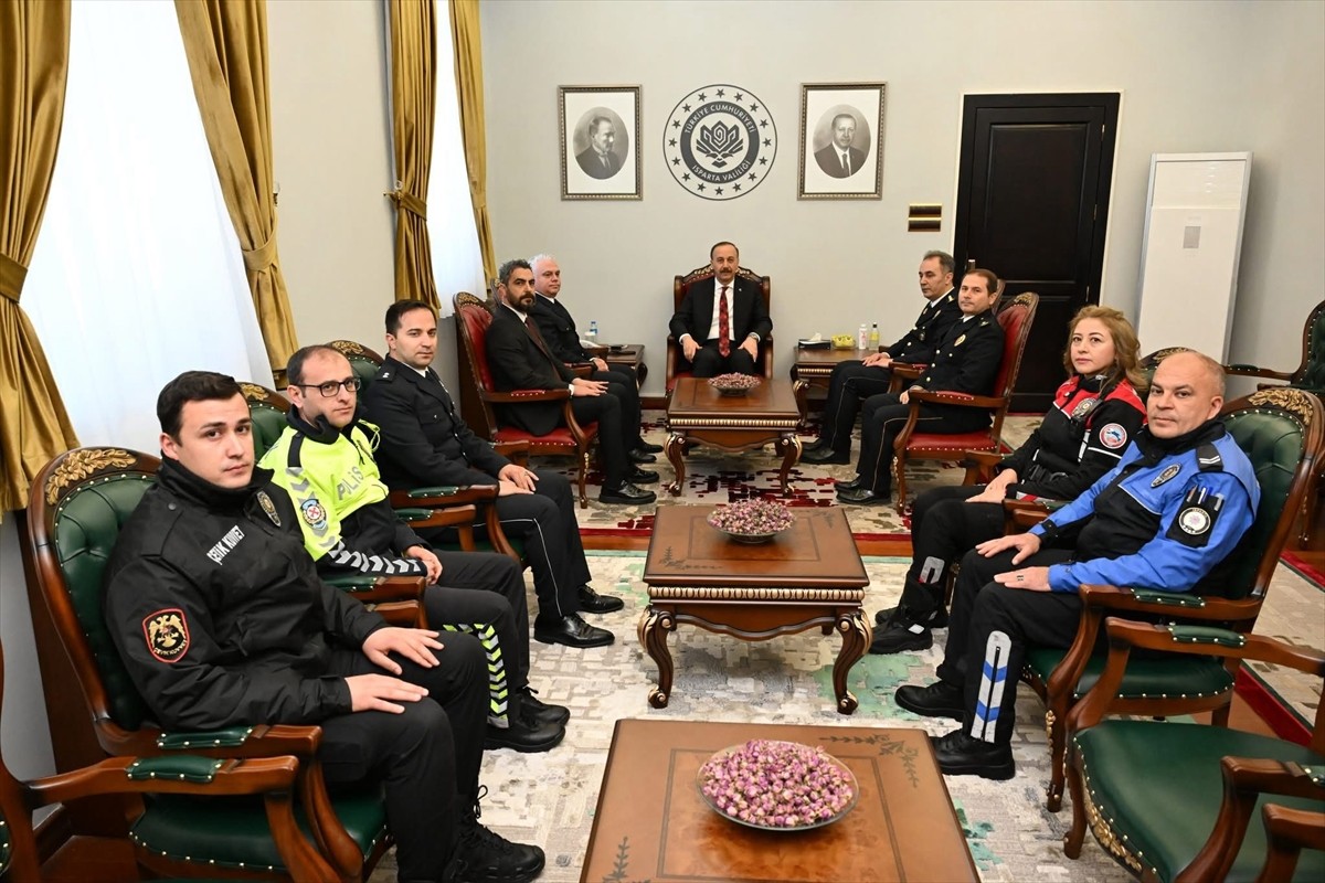 Türk Polis Teşkilatının 180. kuruluş yıl dönümü dolayısıyla Isparta Valisi Abdullah Erin (sağda)...