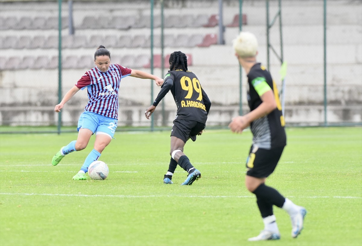 Turkcell Kadın Futbol Süper Lig'in 23. haftasında Trabzonspor ile ALG Spor, Trabzonspor Kadir...