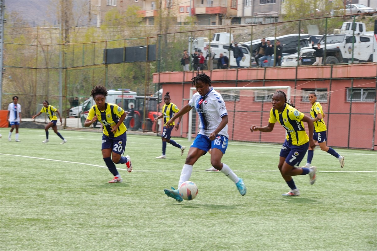 Turkcell Kadın Futbol Süper Ligi'nin 24. haftasında Hakkarigücü ile Fenerbahçe Petrol Ofisi...