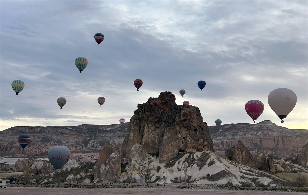 Türkiye'de Nevşehir-Kapadokya, Denizli-Pamukkale, Kayseri-Soğanlı, Nevşehir-Çat, Antalya-Aspendos...