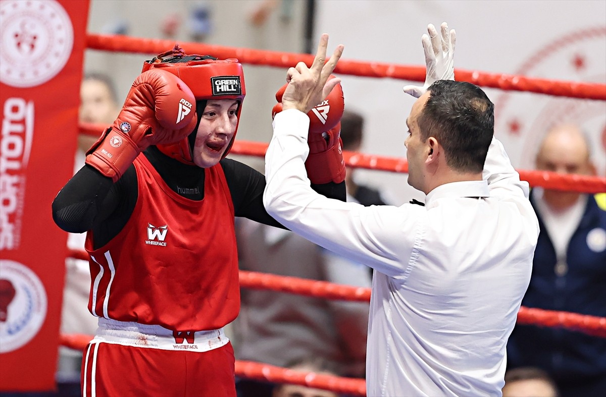 Türkiye Boks Federasyonu tarafından düzenlenen Hamdi Yıldırım 22 Yaş Altı, Genç ve Yıldız Kadınlar...
