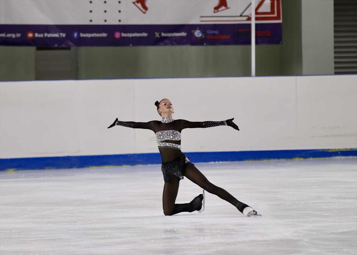 Türkiye Buz Pateni Federasyonu faaliyet programında yer alan Artistik Buz Pateni Spor Toto Kupası...