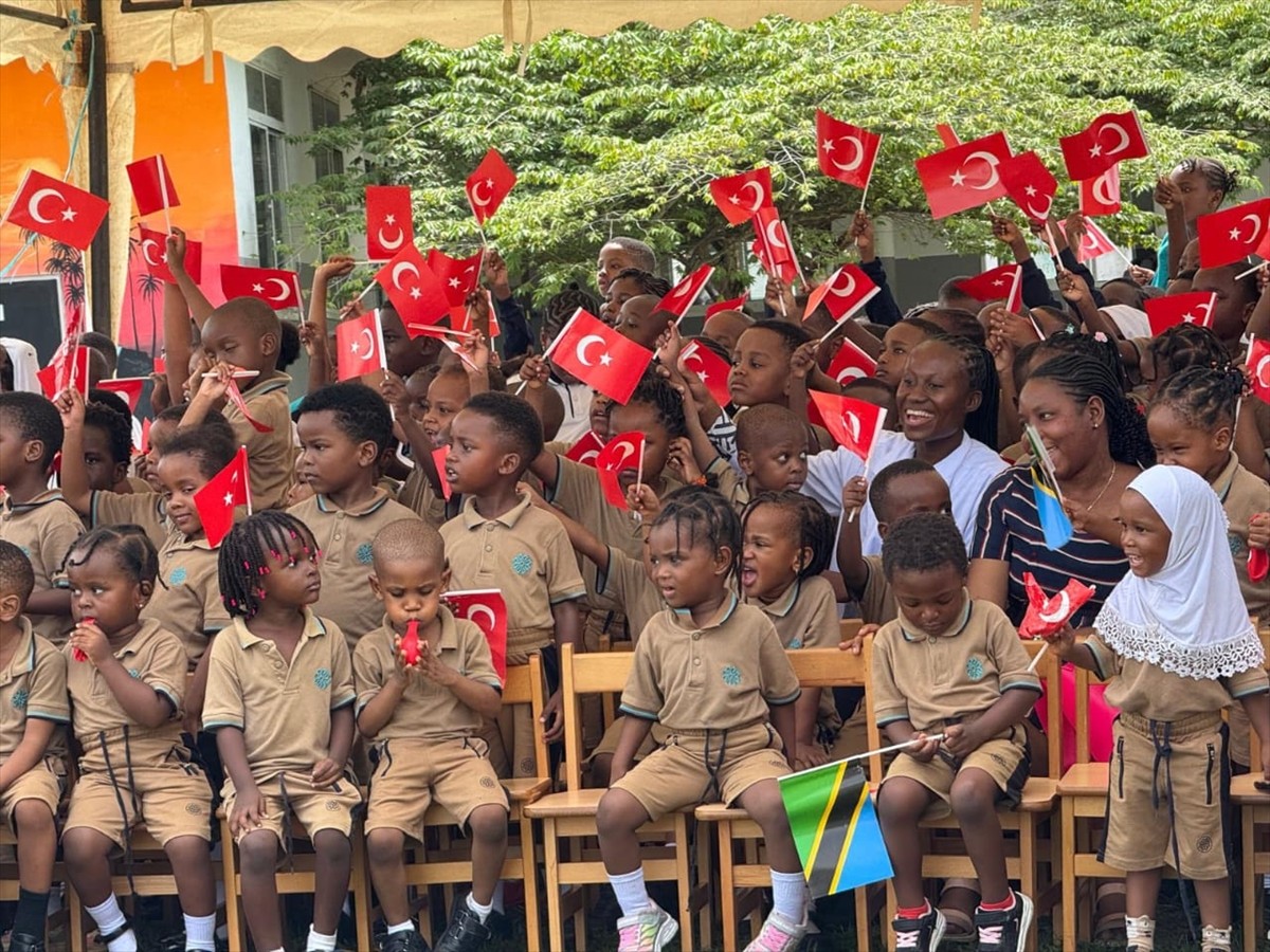 Türkiye Cumhuriyeti'nin kurucusu Gazi Mustafa Kemal Atatürk'ün dünya çocuklarına armağan ettiği 23...
