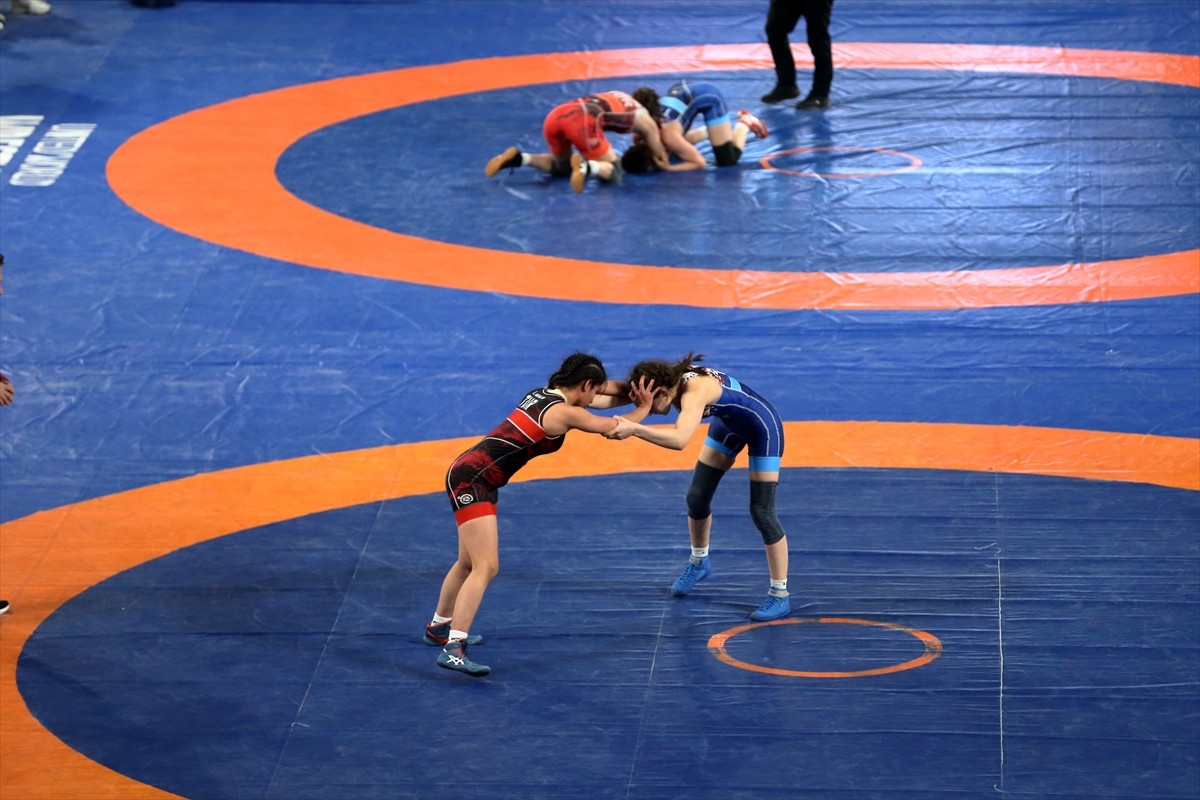 Türkiye Güreş Federasyonu tarafından düzenlenen 20 Yaş Altı Türkiye Şampiyonası, Çorum'da sona...