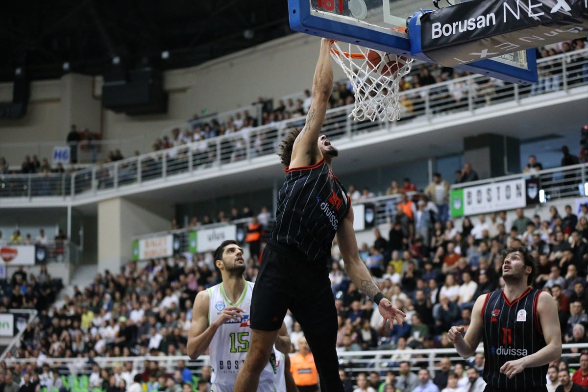 Türkiye Sigorta Basketbol Süper Ligi'nin 25. hafta maçında, Yukatel Merkezefendi Belediyesi Basket...