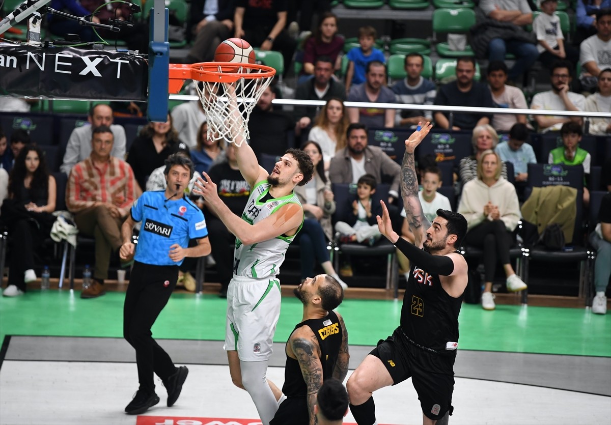 Türkiye Sigorta Basketbol Süper Ligi'nin 27. haftasında TOFAŞ ile Mersin Spor, TOFAŞ Spor...