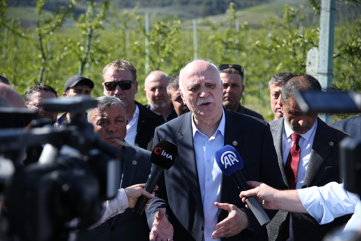 Türkiye Ziraat Odaları Birliği (TZOB) Genel Başkanı Şemsi Bayraktar, Bursa'nın İznik ilçesinde...