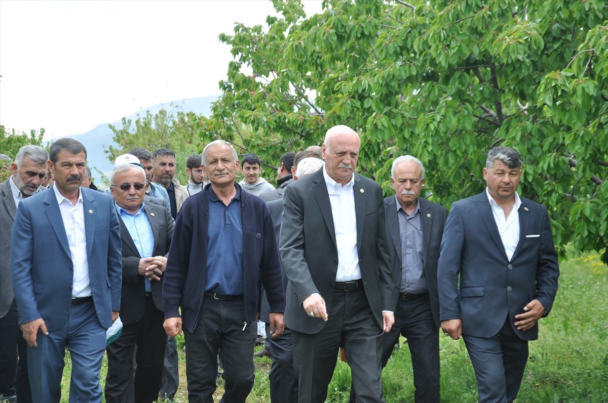 Türkiye Ziraat Odaları Birliği (TZOB) Genel Başkanı Şemsi Bayraktar, Konya'nın Akşehir ilçesinde...