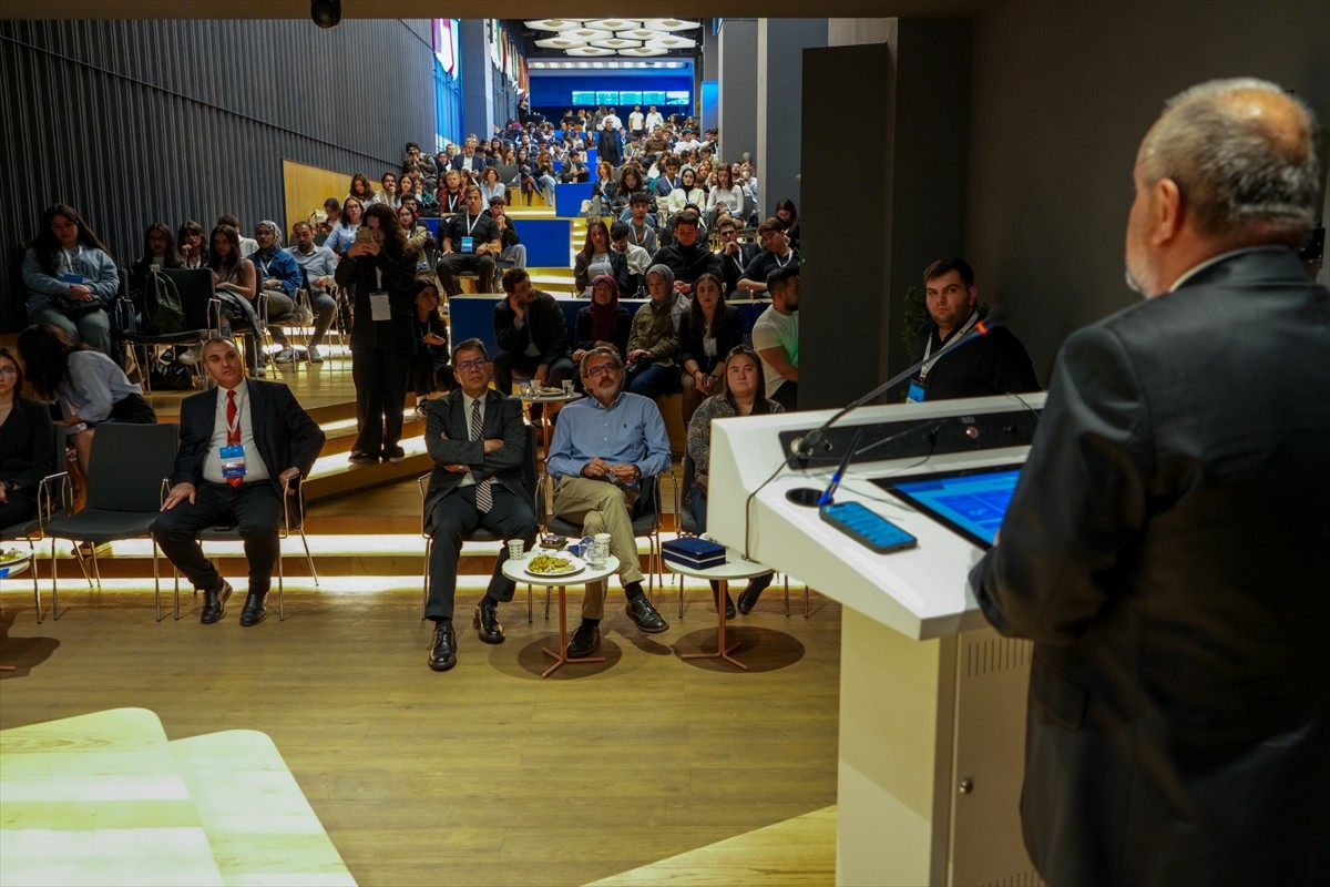 TÜRKSAT Genel Müdürü Ahmet Hamdi Atalay, Ankara Medipol Üniversitesi İktisadi İdari ve Sosyal...
